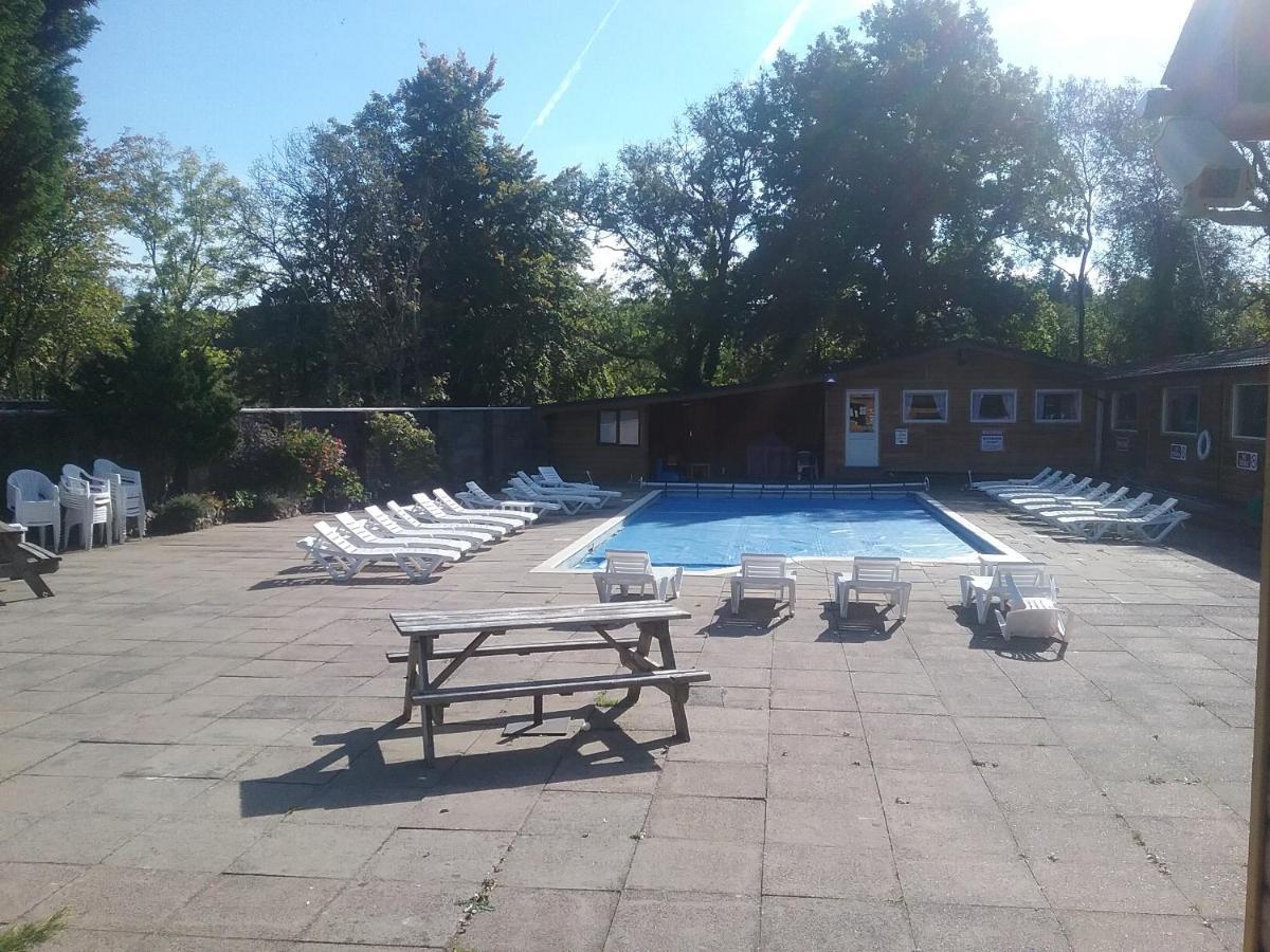 Caban Cwtch Villa Cenarth Екстериор снимка